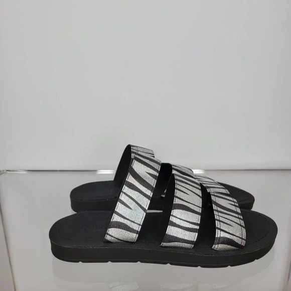 Expression Sandals - Picture 3 of 5